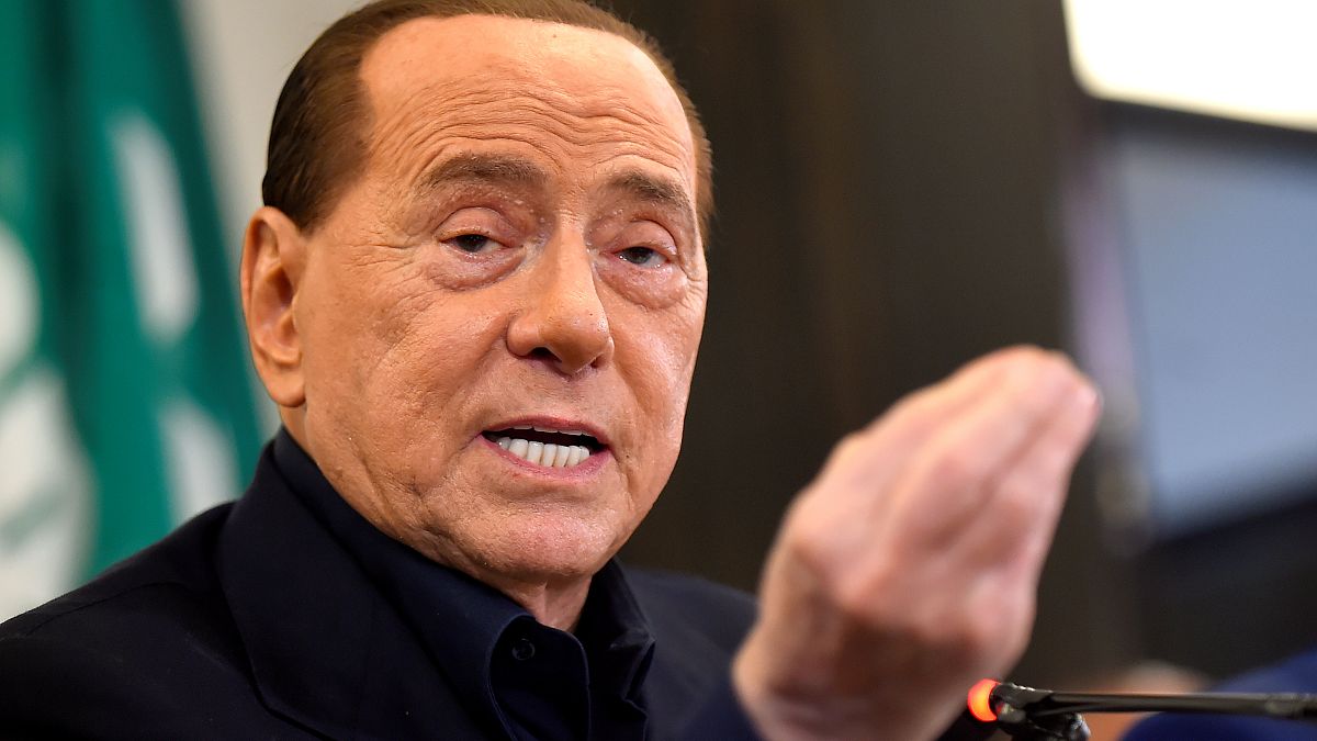Berlusconi hakkındaki yolsuzluk davası düştü