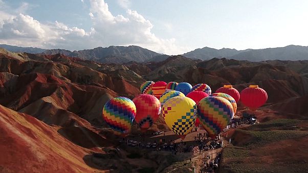 En ballon au-dessus de l'un des plus beaux sites naturels de Chine En ballon au-dessus de l'un des plus beaux sites naturels de Chine