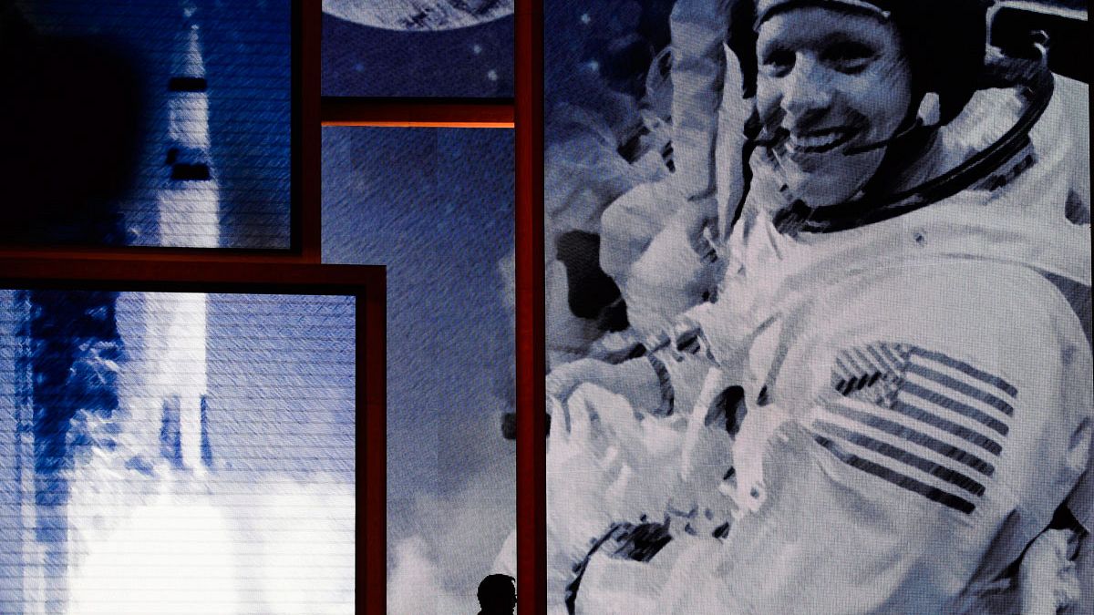 Neil Armstrong egy halála utáni visszaemlékezésen