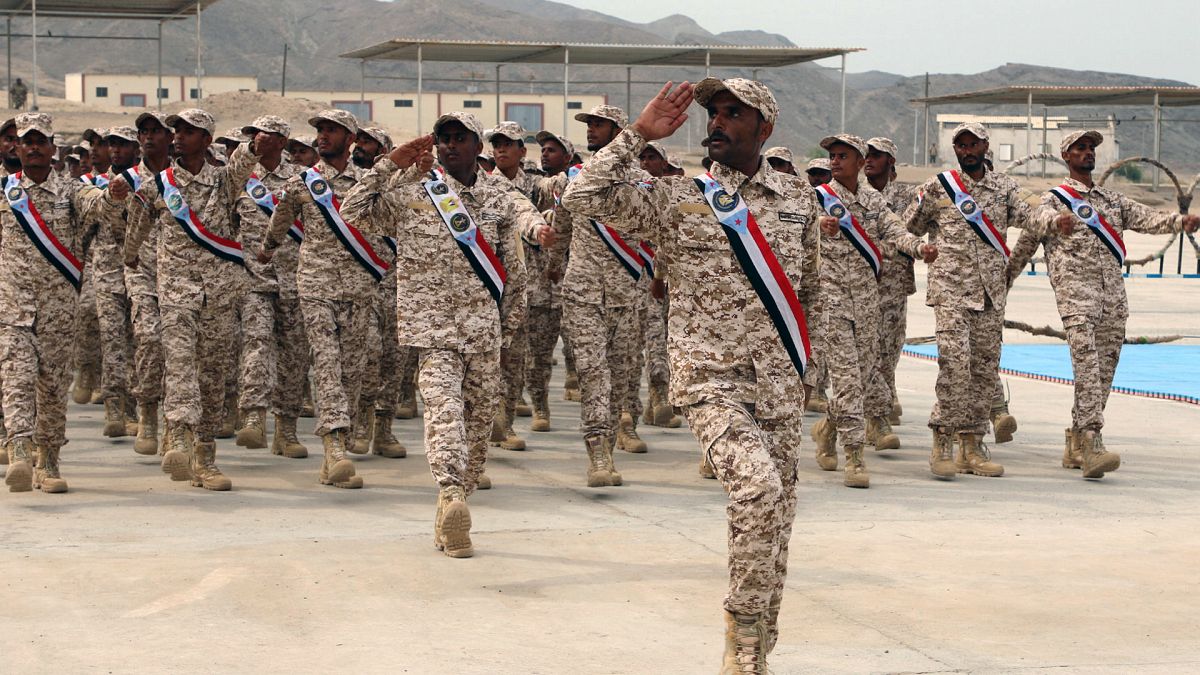 رژه نظامیان تجزیه‌طلب یمنی در عدن؛ این نیروها به تازگی از سوی امارات به خدمت گرفته شده‌اند. 
