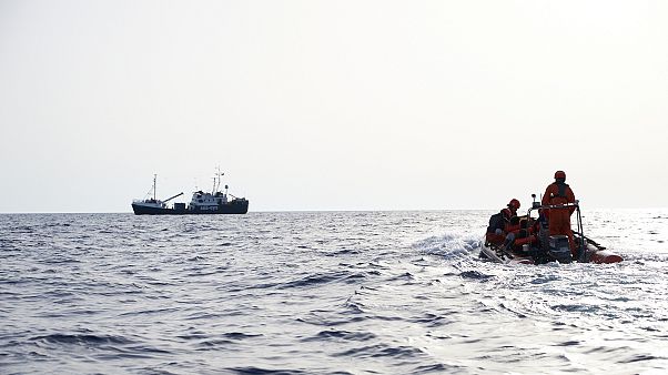 صورة من إحدى عمليات الإنقاذ قبالة السواحل الليبية صورة من إحدى عمليات الإنقاذ قبالة السواحل الليبية