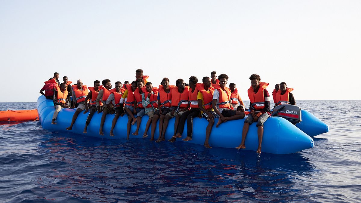 Libya açıklarında göçmenleri taşıyan tekne battı, 116 kişi kayıp