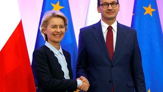 Von der Leyen busca mejorar las relaciones de la UE con Polonia