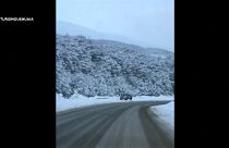 شاهد: الثلوج تكسو "نهاية العالم" إحدى أشهر مدن الأرجنتين السياحية