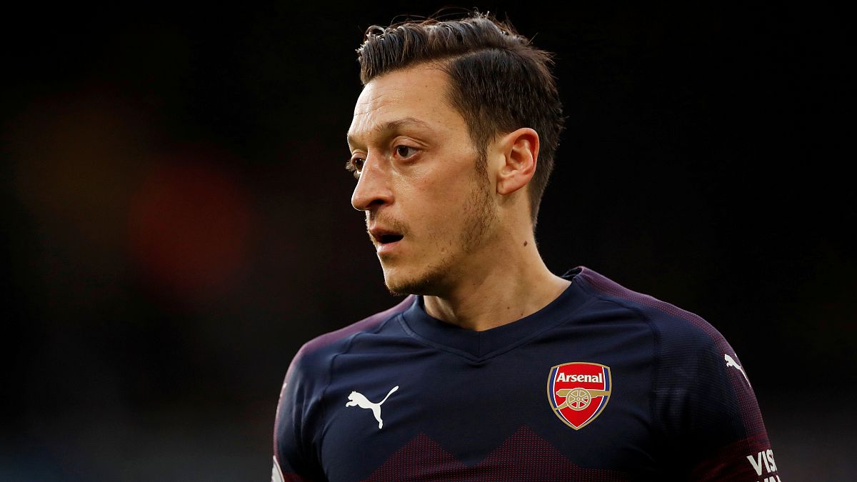 Londra'da Mesut Özil'e bıçaklı saldırıyı Arsenalli takım arkadaşı Sead Kolasinac engelledi