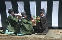 شاهد: التحضيرات للاحتفاء بإمبراطور اليابان الجديد تبدأ بمراسم دينية