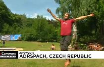 گلچین ویدئوی هفته: از بندبازی در چک تا جشن قدیس محافظ در پاراگوئه