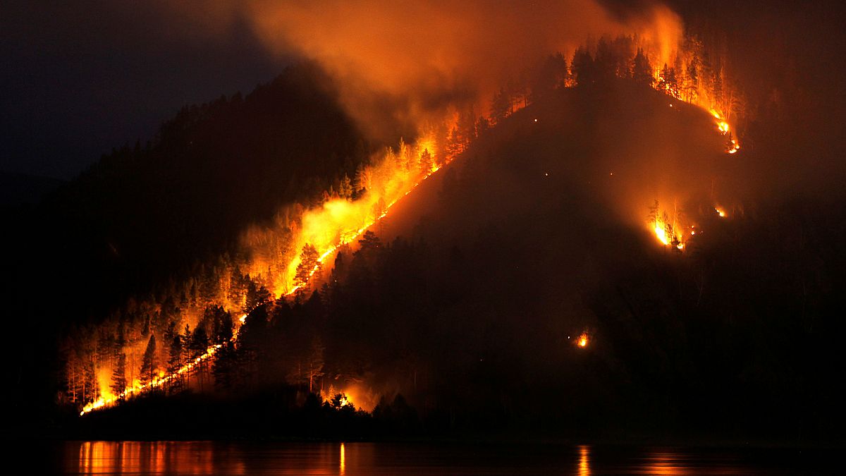 جنگل‌های سیبری دو ماه است که در آتش می‌سوزند