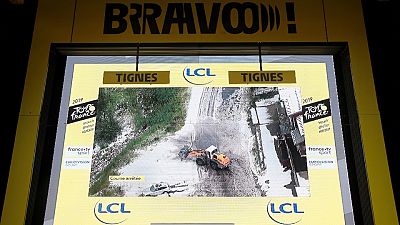  Tour de France: tappa interrotta per il maltempo, Bernal nuova maglia gialla