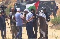 فيديو: الشرطة الإسرائيلية تفرق بالقوة مظاهرة منددة بهدم عشرات المنازل بالقدس