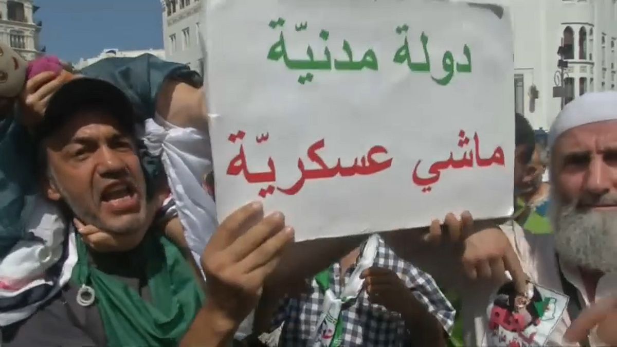 Algeria: il popolo chiede democrazia
