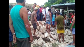 مقتل ثمانية وإصابة 60 في زلزال وهزات ارتدادية ضربت جزراً في الفلبين