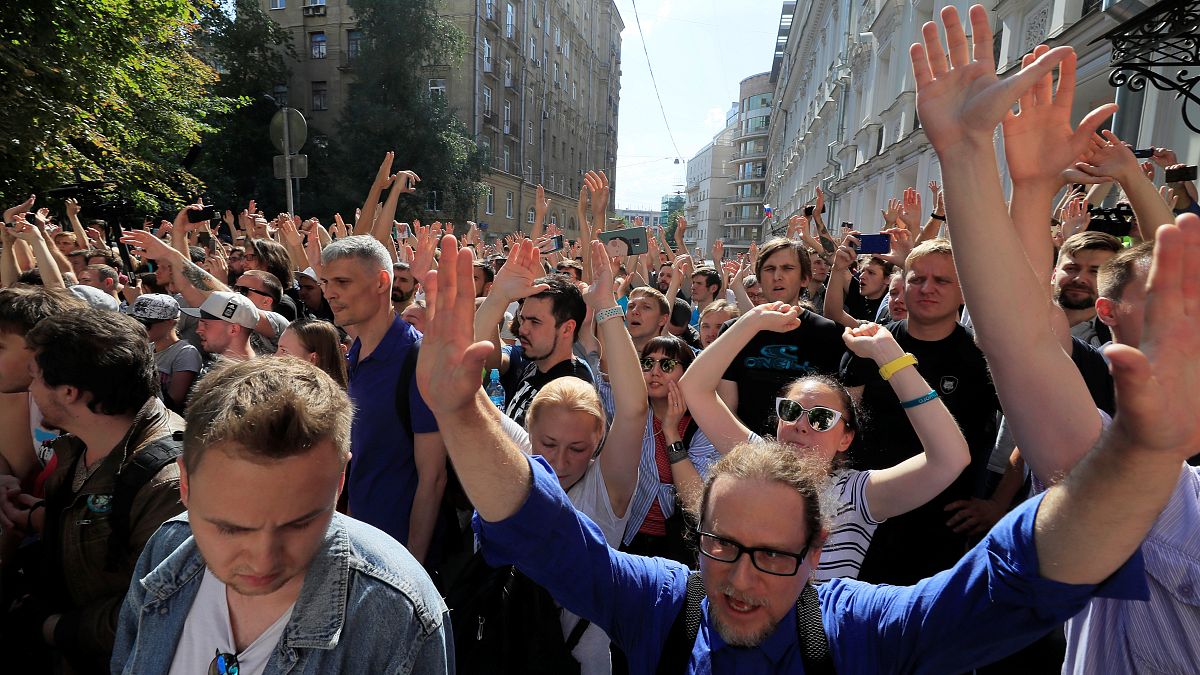 Rússia prende centenas de manifestantes opositores
