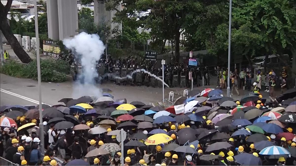 Manifestação reprimida com gás lacrimogéneo