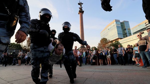 Mosca, oltre 1000 le persone arrestate durante una protesta pacifica Mosca, oltre 1000 le persone arrestate durante una protesta pacifica