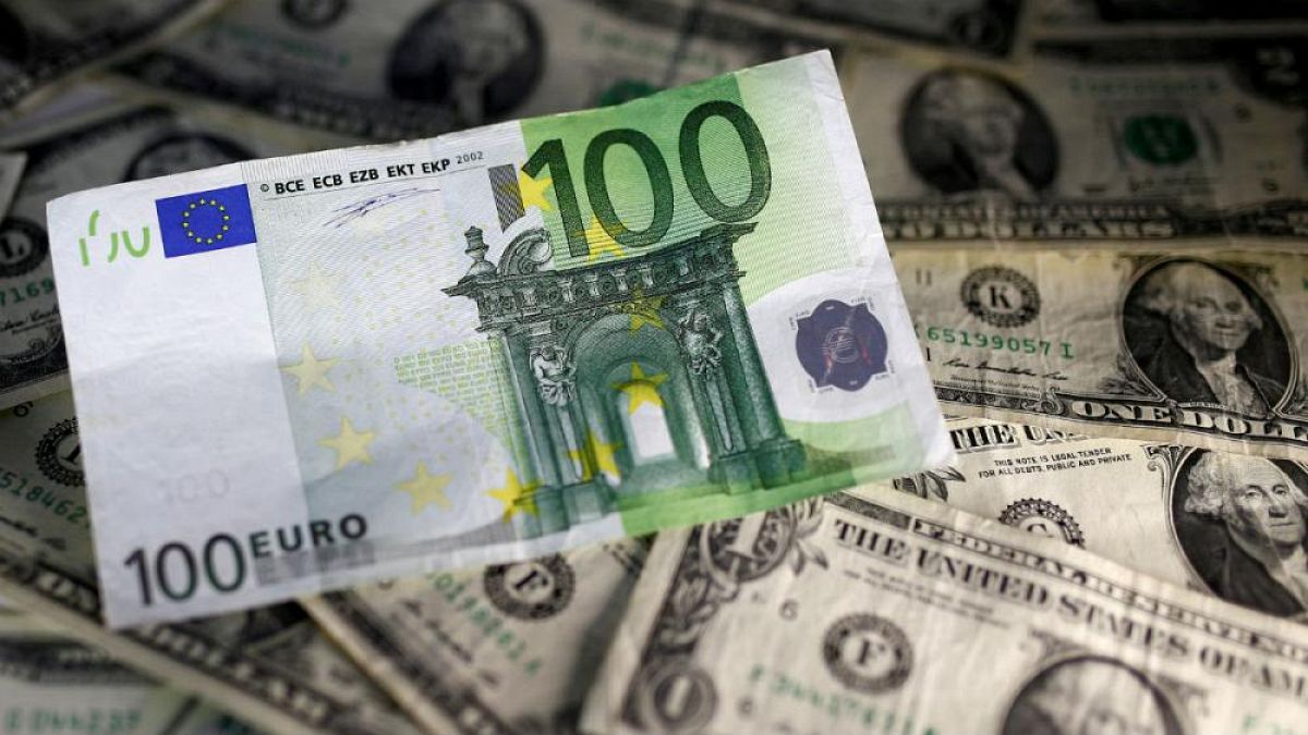 آشفتگی در نرخ‌گذاری بانک مرکزی؛ گران فروشی یورو و ارزان فروشی دلار