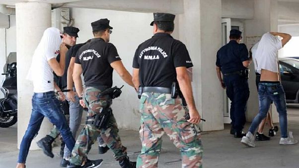Ελεύθεροι και οι 12 κατηγορούμενοι για τον «ομαδικό βιασμό» 19χρονης Ελεύθεροι και οι 12 κατηγορούμενοι για τον «ομαδικό βιασμό» 19χρονης