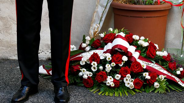 Roma, tutti intorno al vice brigadiere Cerciello Rega. Conte: "Bene l'Arma su autore bendaggio" Roma, tutti intorno al vice brigadiere Cerciello Rega. Conte: "Bene l'Arma su autore bendaggio"