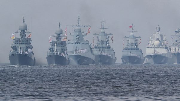 Dia da Marinha na Rússia: Putin enaltece tripulações navais Dia da Marinha na Rússia: Putin enaltece tripulações navais