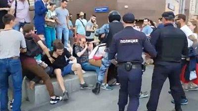 La represión policial contra la oposición rusa termina con casi 1.400 detenidos