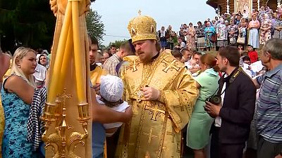 Mass baptisms performed in Russia to celebrate Christianity