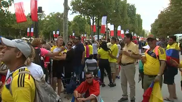 Ντελίριο ενθουσιασμού για τους Κολομβιανούς στο Παρίσι Ντελίριο ενθουσιασμού για τους Κολομβιανούς στο Παρίσι