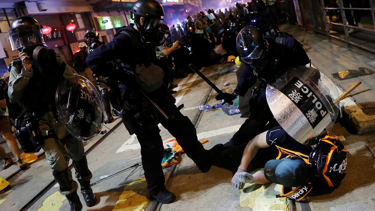 Polis, protesto sırasında onlarca eylemciyi gözaltına aldı / Hong Kong 