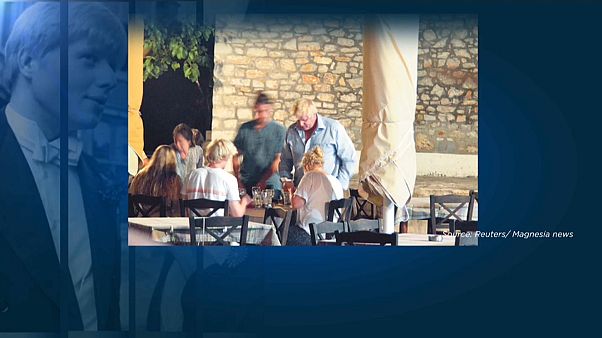 O retiro grego de Boris Johnson: "Ele adora o meu 'spetsofai'" O retiro grego de Boris Johnson: "Ele adora o meu 'spetsofai'"