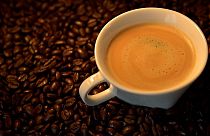 Καφές: Γιατί ενώ η τιμή του αυξάνεται, οι παραγωγοί του υποφέρουν;