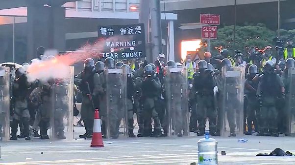 Könnygáz és gumilövedék Hongkongban Könnygáz és gumilövedék Hongkongban