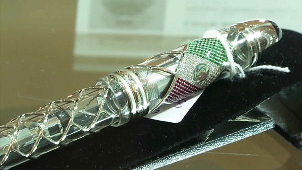 Más expectación que pujas en la subasta de las joyas del narco en México Más expectación que pujas en la subasta de las joyas del narco en México