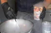 Sıvı azot ile dondurulan patlamış mısıra Japonlardan büyük ilgi