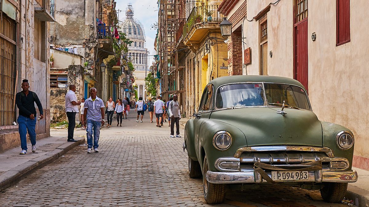 Komünist Küba'da Wi-Fi internet artık serbest, fiyatı dudak uçuklatıyor