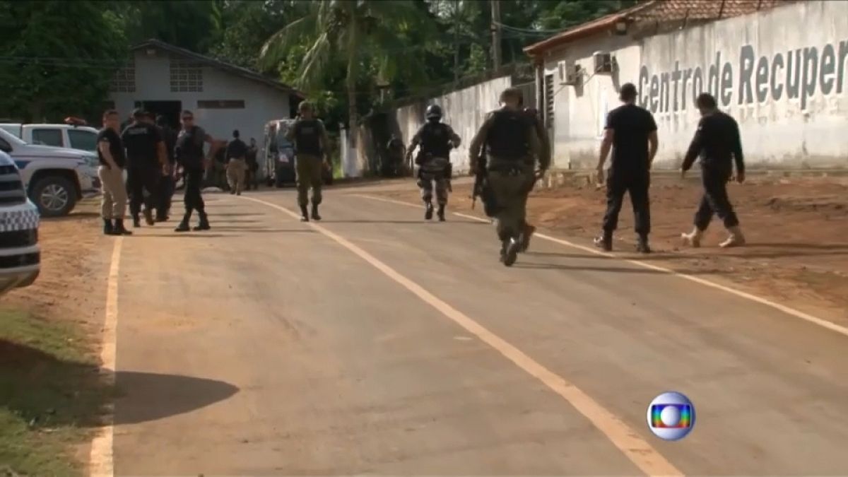 Al menos 52 muertos tras un enfrentamiento entre bandas rivales en una cárcel brasileña