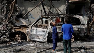 Afganistan'da patlama yerinde çocuklar