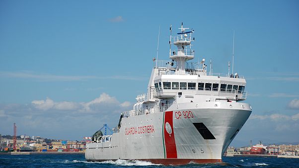 Nave Gregoretti bloccata ad Augusta con 116 migranti, aperto un fascicolo Nave Gregoretti bloccata ad Augusta con 116 migranti, aperto un fascicolo