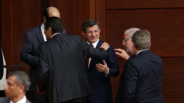 Davutoğlu: Erdoğan'a eşi görülmemiş güç veren başkanlık sistemi Türkiye'ye zarar veriyor Davutoğlu: Erdoğan'a eşi görülmemiş güç veren başkanlık sistemi Türkiye'ye zarar veriyor