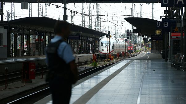 Nachbarin mit Messer bedroht: Verdächtiger von Frankfurt wurde gesucht Nachbarin mit Messer bedroht: Verdächtiger von Frankfurt wurde gesucht