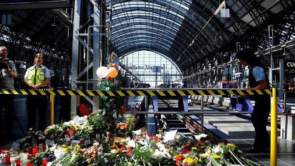 Германия: женщину с ребёнком толкнули под поезд Германия: женщину с ребёнком толкнули под поезд