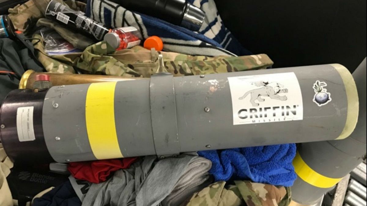 ABD'li yolcunun bavulundan 'hatıra' roketatar çıktı 