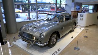 James Bond'un efsanevi Aston Martin marka aracı açık artırmaya gidiyor