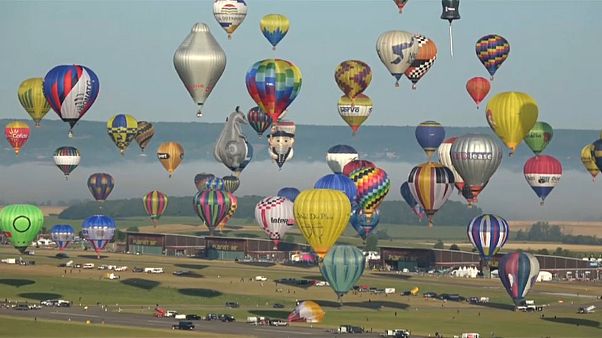 Fransa'nın doğusunda balon festivali: Bin sıcak hava balonu göğe yükseliyor Fransa'nın doğusunda balon festivali: Bin sıcak hava balonu göğe yükseliyor
