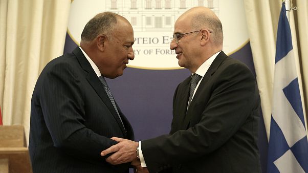 Ο υπουργός Εξωτερικών Νίκος Δένδιας χαιρετάει τον Αιγύπτιο ομόλογό του Sameh Shoukry Ο υπουργός Εξωτερικών Νίκος Δένδιας χαιρετάει τον Αιγύπτιο ομόλογό του Sameh Shoukry