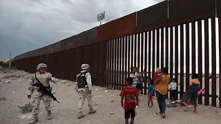 Trumps Mexiko-Grenzzaun "verschaukelt"