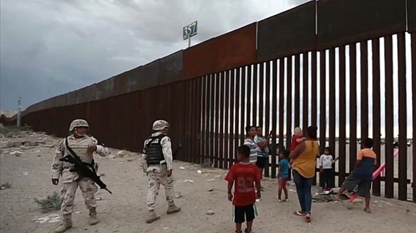Trumps Mexiko-Grenzzaun "verschaukelt" Trumps Mexiko-Grenzzaun "verschaukelt"