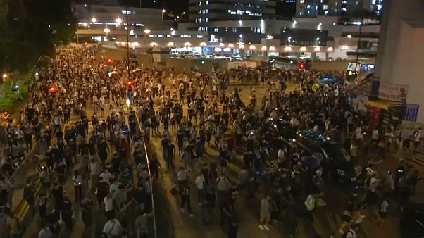 Χονγκ Κονγκ: Συμπλοκές διαδηλωτών με αστυνομικούς Χονγκ Κονγκ: Συμπλοκές διαδηλωτών με αστυνομικούς