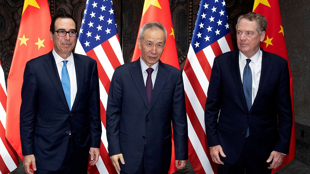 Ticaret savaşının baş aktörleri Çin ve ABD, Trump'ın sert mesajları gölgesinde masaya oturdu