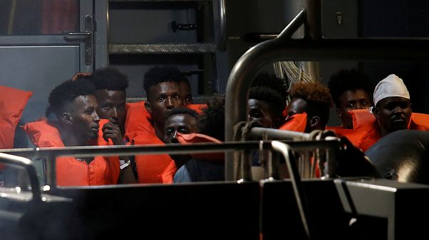 "Πράσινο φως" από την Ιταλία για αποβίβαση των μεταναστών από το πλοίο Γκρεγκορέτι "Πράσινο φως" από την Ιταλία για αποβίβαση των μεταναστών από το πλοίο Γκρεγκορέτι