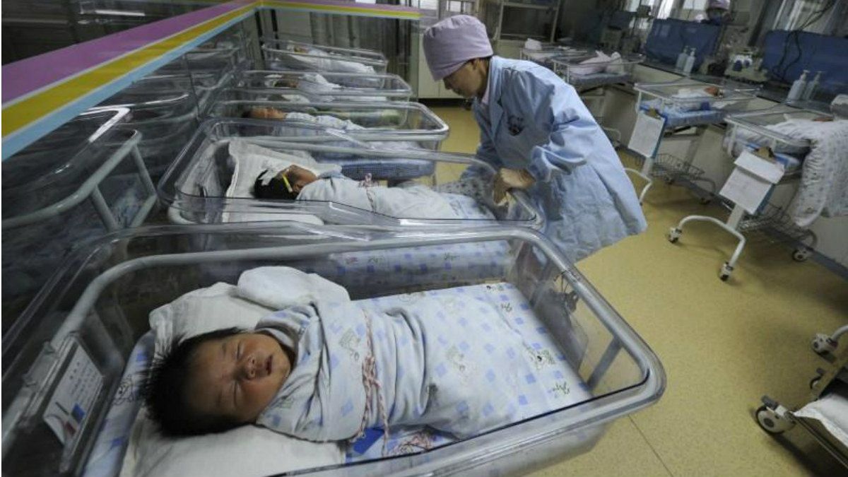 چین؛ مقابله مقامات محلی با کاهش نرخ رشد جمعیت با توسل به «سیاست ۳ فرزندی»