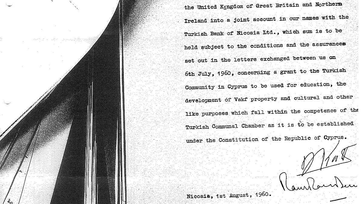 Οι υπογραφές των Φαζίλ Κουτσούκ και Ραούφ Ντενκτάς στην απόδειξη παραλαβής μισού εκατομμυρίου Στερλινών από τη βρετανική κυβέρνηση για την λεηλάτηση των τ/κ περιουσιών
